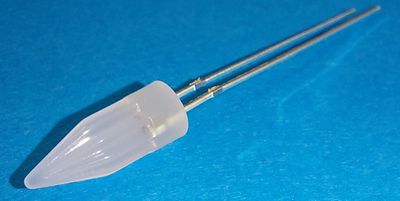 VÄRIÄ VAIHTAVA 5mm RGB-LED 2-PIN "Kynttilä"