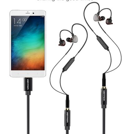 USB-C / 2x 3,5mm STEREO-JAKKI KAAPELI 0,3m USB-C / 2x 3,5mm STEREO-JAKKI KAAPELI 0,3m