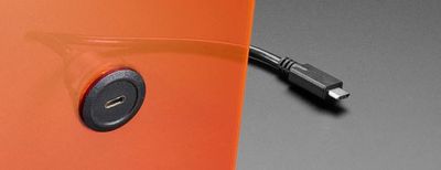 USB C-NAARAS/USB C-UROS PANEELIASENNETTAVA LÄPIVIENTI 30cm JOHDOLLA