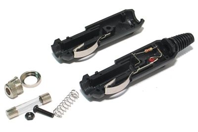 TUPAKANSYTYTINPISTOKE JOHTOON SULAKKEELLA JA LEDILLÄ