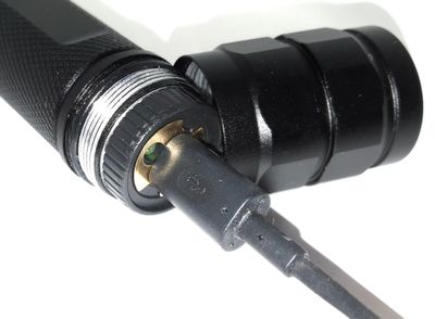 Ladattava  6W LED-taskulamppu IP X7