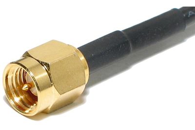 GPS-ANTENNI MAGNEETTIKIINNITYKSELLÄ