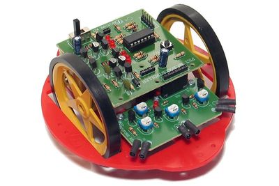 RAKENNUSSARJA: VÄISTELEVÄ ROBOTTI