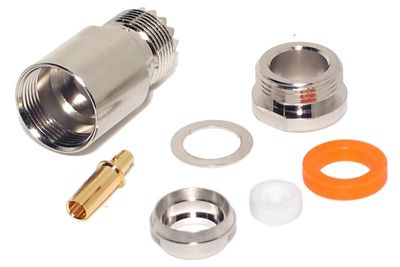 UHF-LIITIN NAARAS JUOTETTAVA RG213-KAAPELILLE