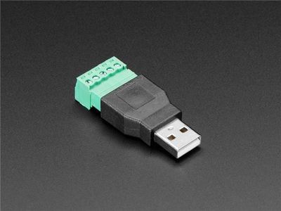 USB A-UROS RUUVILIITOKSILLA