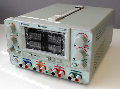 Twintex TEHOLÄHDE QUAD 2x0-50VDC 3A+2x2,2-15V