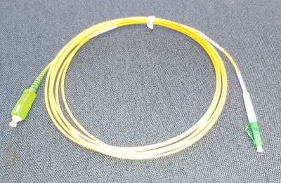 SM SC/APC-LC/APC SIMPLEX KYTKENTÄKUITU 2m SM SC/APC-LC/APC SIMPLEX KYTKENTÄKUITU 2m