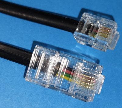 PUHELINJOHTO RJ45/RJ11-LIITTIMILLÄ 2m musta