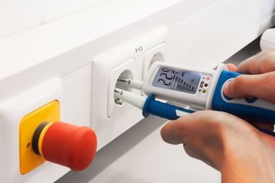 PeakTech 1090 JÄNNITEKOESTIN AC/DC 6-690V, LCD, TUV/GS