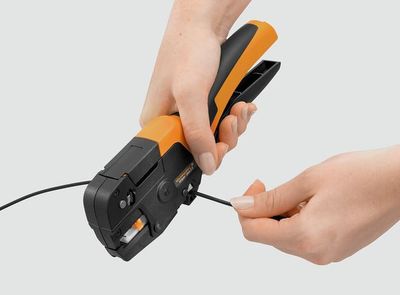 PÄÄTEHOLKKIPIHTI AUTOMAATTISYÖTÖLLÄ 0,5-2,5mm2